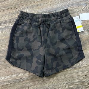 Zella camo print shorts size XL (14/16)
